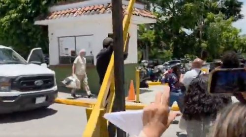 Abandona Cereso exdirector de Pemex; no da declaraciones