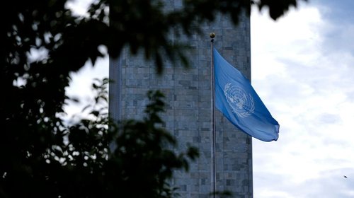 Exigen más de 80 países reabrir Ormuz; condenan ataques de Irán