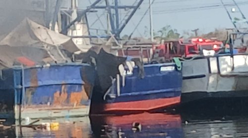 Explosión en barco camaronero deja un muerto en Mazatlán