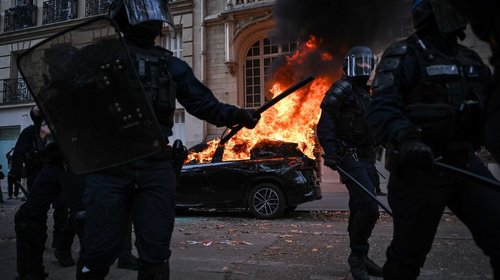 Francia registra 100 detenidos durante protestas sociales