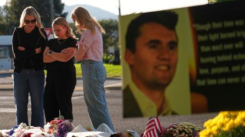Familia de Charlie Kirk culpa a Universidad de Utah por su muerte