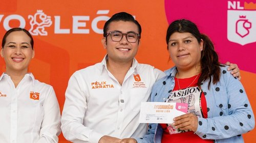 Félix Arratia entrega 3,000 tarjetas de apoyo al sur del Estado