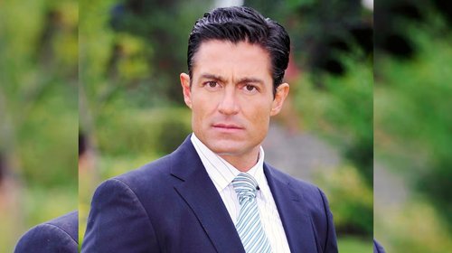 Revelan la verdad de las fotos de Fernando Colunga con su familia