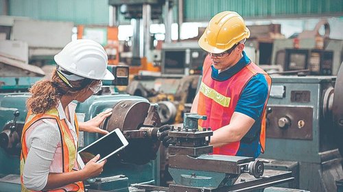 Alistan debate sobre retos del sector manufacturero de NL