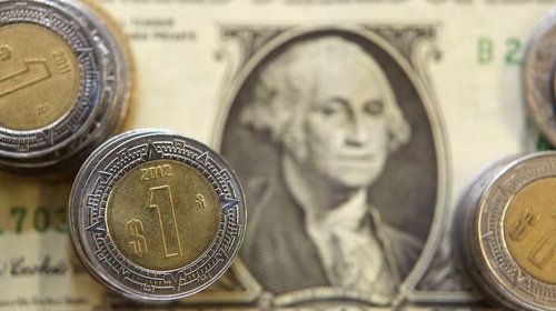 Toca peso mexicano su peor nivel desde julio 