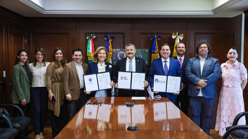 firma_contrato_colaboracion_17_f9c986f03c