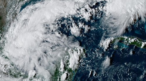 Florida declara emergencia en 25 condados por tormenta Isaías