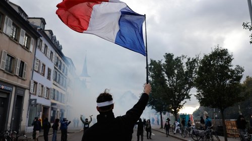 Francia arresta más de 1,300 personas por disturbios en protestas