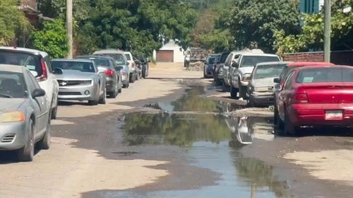Piden vecinos a COMAPA Victoria reparar fuga de agua