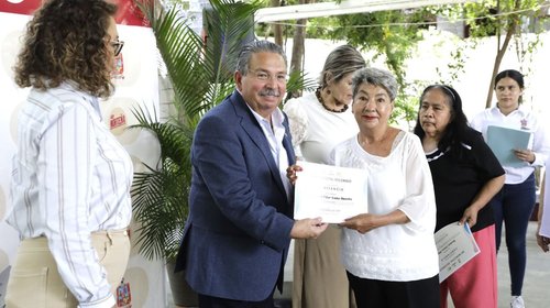 Gradúan a adultos mayores de Educación Digital en Escobedo