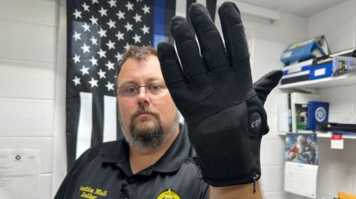 Guantes de descarga eléctrica de ICE causan dolor intenso y miedo