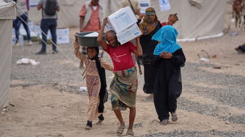 Huyen más de 129,000 de sus hogares por conflicto en Yemen
