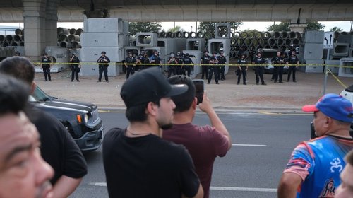 Agentes del ICE disparan contra un migrante en Texas