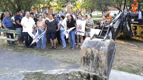 Refuerza Escobedo mantenimiento de plazas públicas