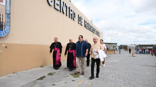 Consagran nuevo templo católico en el CERESO 1