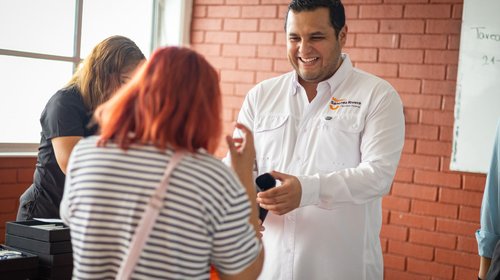 Entregan lentes gratuitos a más de 500 familias de Zuazua
