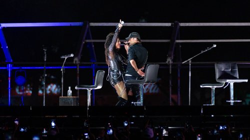 Enrique Iglesias reúne a más de 110,000 personas en el Fan Fest™
