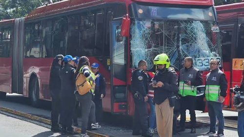 Choque de Metrobús en la Ciudad de México deja 27 lesionados