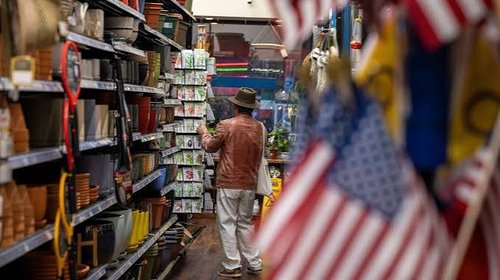 Se desploma confianza del consumidor en EUA a mínimos desde 2014