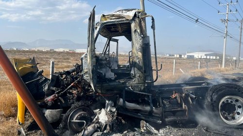 small_incendia_tractocamion_b598590c09