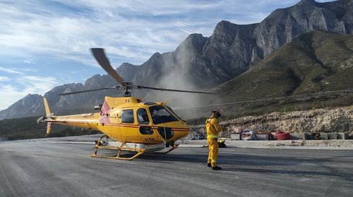Combate Protección Civil de Nuevo León incendio en La Huasteca