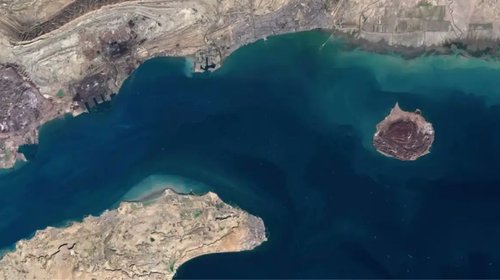 EUA ataca lanzacohetes iraníes en el estrecho de Ormuz