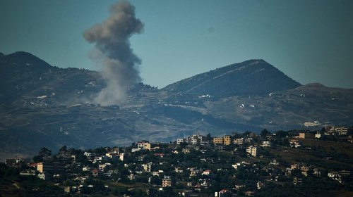 Israel y Hizbulá pactan tregua, pero persisten los ataques