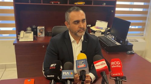 Hombre se enoja con su vecino en Torreón y lo atropella