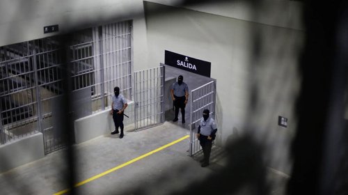 juez_ordena_trump_retorno_venezolanos_cecot_1661574348