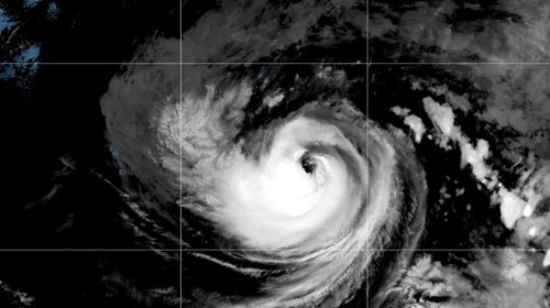 'Karina' se vuelve huracán categoría 1 en su paso por el Pacífico