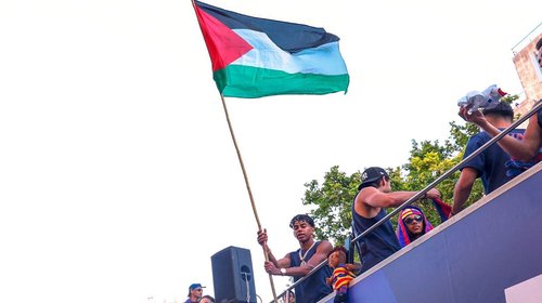 lamine_yamal_desata_criticas_de_iran_por_ondear_bandera_palestina_6e07203d38
