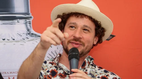Luisito Comunica, acusado de no pagar utilidades a empleados