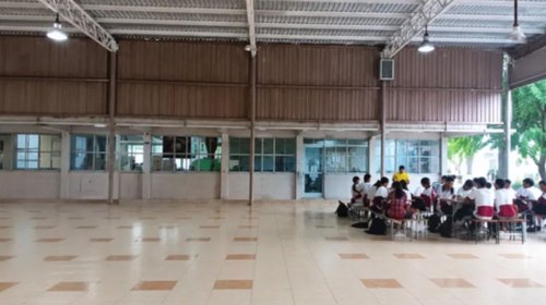 Madre de familia denuncia malas condiciones en Secundaria 51