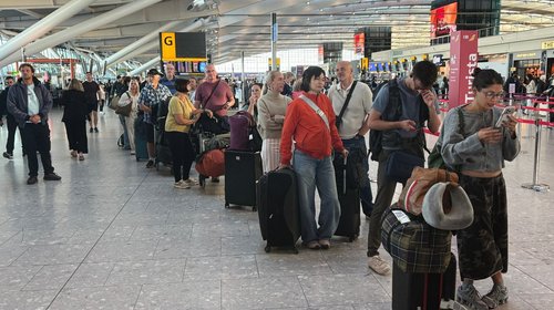Más de 2,000 vuelos cancelados en Reino Unido por falla técnica