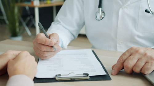 Celebran a médicos hoy; mañana enfrentan el desabasto