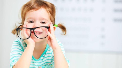 Conoce cuáles son los síntomas de la miopía infantil