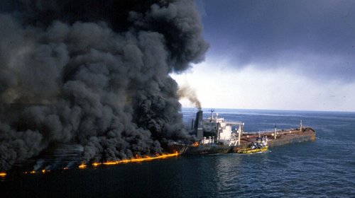 Atacan con misiles a dos petroleros griegos en Ormuz