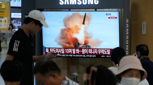 Corea del Norte lanza 10 misiles balísticos hacia mar de Japón