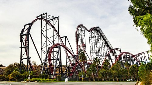 Demandan a Six Flags por causar 'daño cerebral' en Montaña Rusa