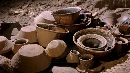 Hallan cueva con ofrendas y 179 piezas prehispánicas en Chiapas