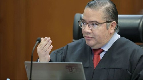 Ministro rechaza seguro médico privado en presupuesto de la Corte