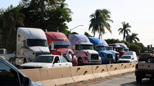 Exigen transportistas diálogo directo con Sheinbaum tras paro
