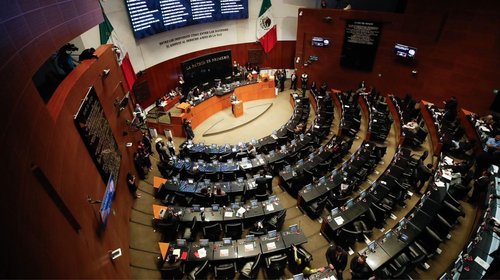 Senado avala reforma contra doble nacionalidad