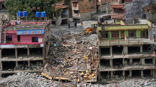 Nepal suma 6,150 desaparecidos más por fuertes inundaciones
