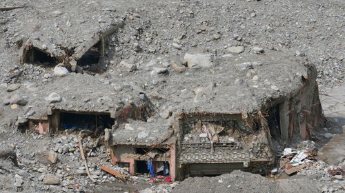 Nepal intensifica búsqueda de 121 víctimas atrapadas en túneles