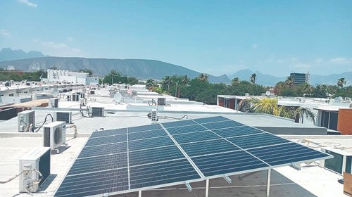 Expertos recomiendan usar energía solar para evitar apagones