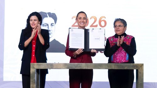 Ordena Sheinbaum abrir contratos federales y ampliar datos
