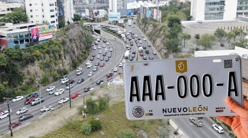 Simplifican cambio de placas: pasa de cinco trámites a uno