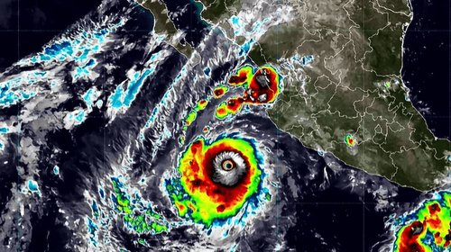 Vuelve huracán Polo a intensificarse para alcanzar la categoría 5