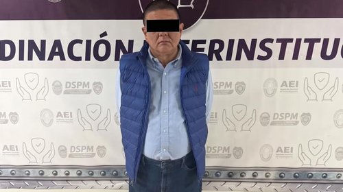 Vinculan a exfiscal por ejercicio ilegal del servicio público